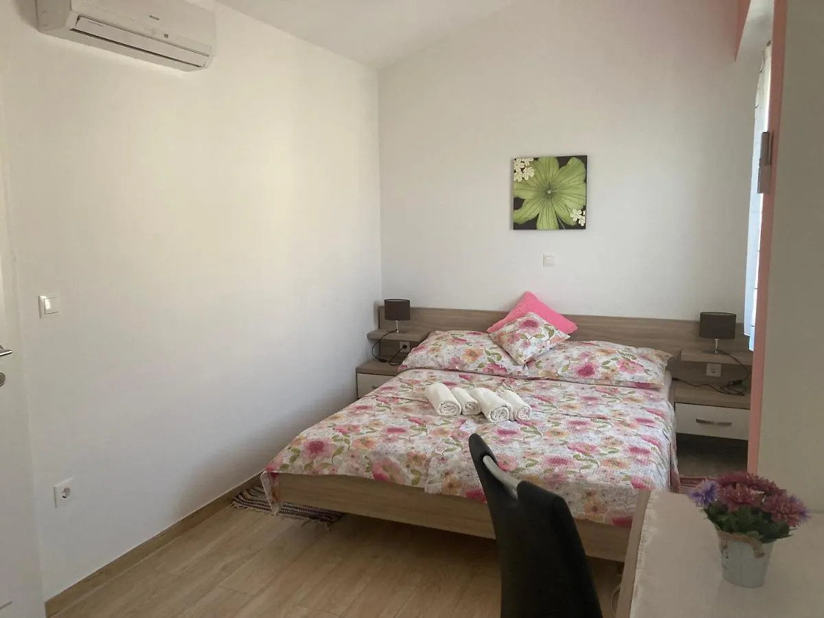 Apartments Elena Privlaka