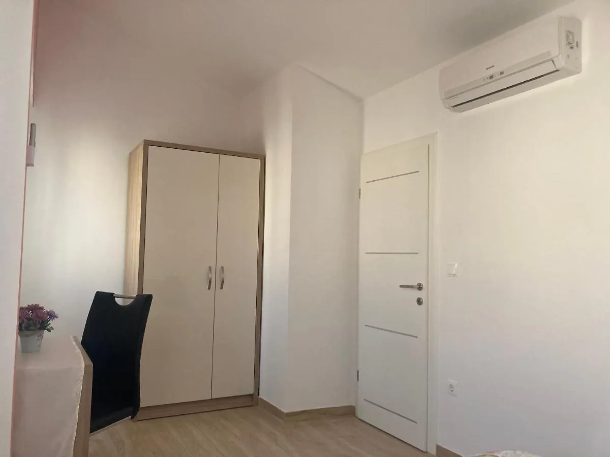 Apartments Elena Privlaka  Croatia