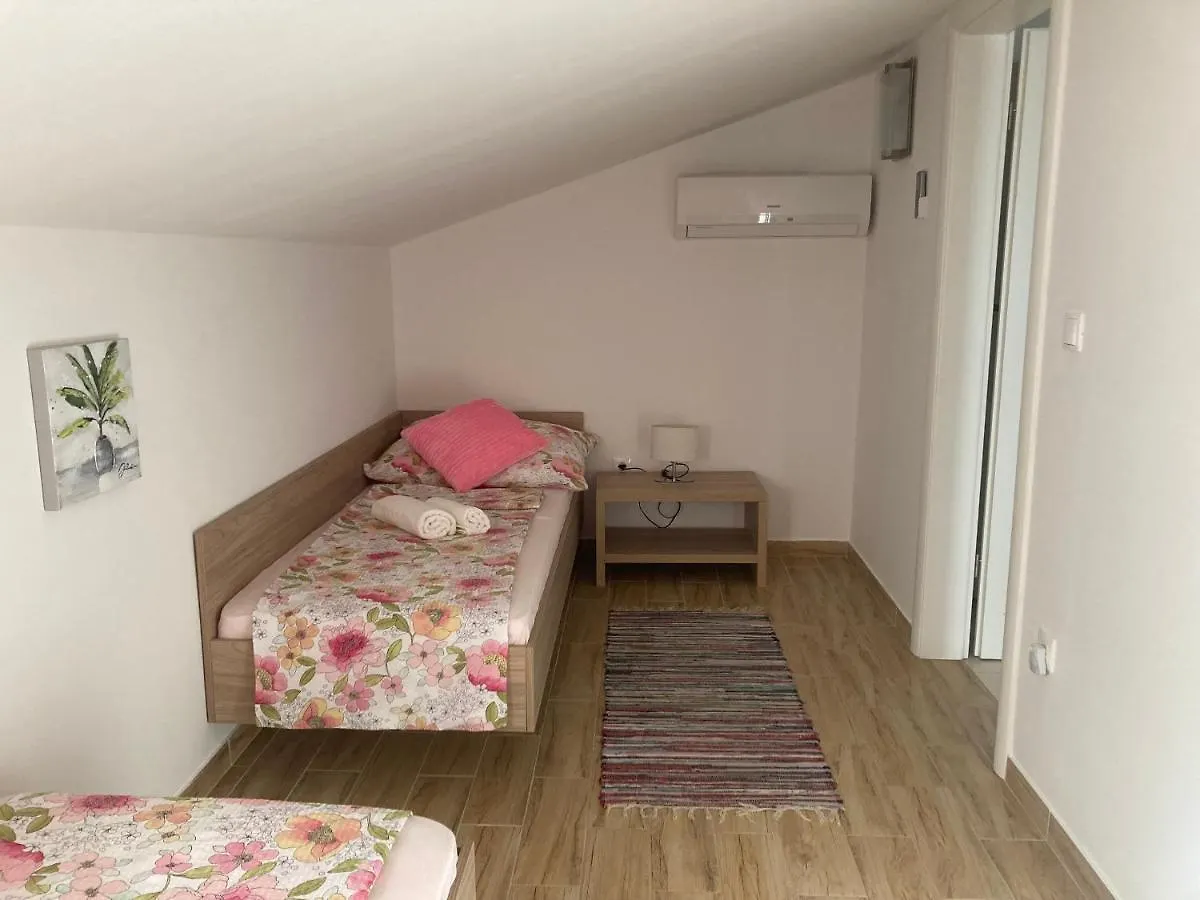 Apartments Elena Privlaka  Croatia